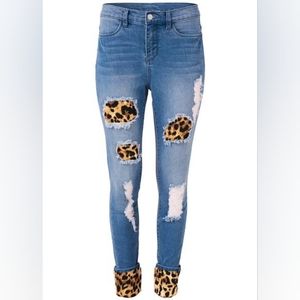 NWOT Venus Leopard Print High Rise Cuffed Jeans